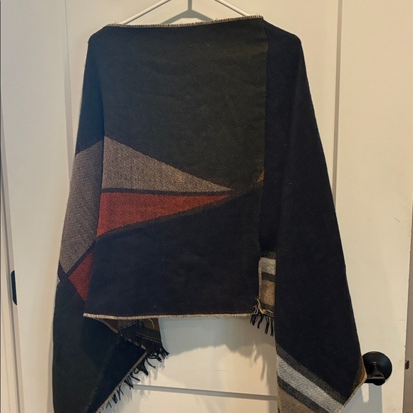 Chic Asymmetrical Black and Brown shawl poncho - Picture 2 of 3